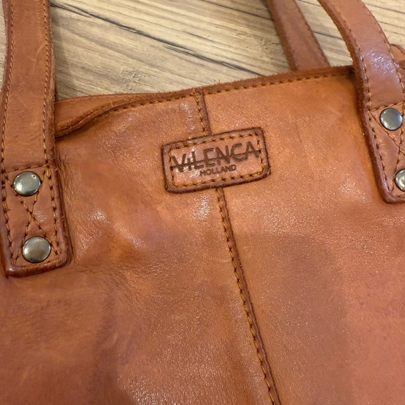 Chic Tan Tote Bag with Quilted Design - Picture 5 of 6